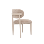 De CHAIR SILLA ZB-5684 heeft champagnekleurige houten poten en een frame, met een afgeronde, pluche zitting en rugleuning bekleed met bruine stof met structuur, getoond vanaf de achterkant.