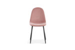 De Stoel 'Boy' Fluweel Roze heeft een gebogen, blush pink fluwelen zitting en rugleuning, ondersteund door vier slanke zwart metalen poten, en wordt verkocht in een set van 4 per doos.