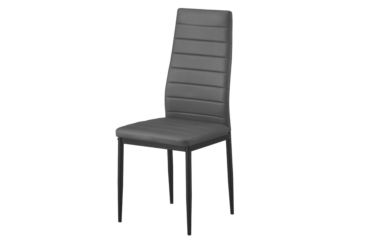 De 'Set van 4 stoelen Cato/Kenzo' PU Grijs (1c) heeft moderne stoelen met hoge, gecapitonneerde rugleuningen en grijze kunstlederen bekleding met horizontale stiksels en slanke zwarte metalen poten.
