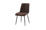 De SALE - Set van 4 stoelen 'Furas' PU Donkerbruin (1c) heeft moderne stoelen met donkerbruine beklede zittingen en rugleuningen, vierkant getufte patronen en vier slanke zwarte metalen poten, afgebeeld op een witte achtergrond.