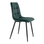 De Middelfart Dining Chair set bestaat uit twee stoelen van donkergroen getuft fluweel met zwarte metalen poten op een witte achtergrond.