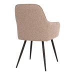 De Harbo Eetkamerstoel, set van 2 in bouclé beige met zwarte poten (HN1233), heeft een modern ontwerp met een gebogen rugleuning en slanke zwarte metalen poten, getoond vanuit een schuin achteraanzicht.