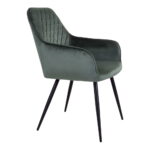 De Harbo eetkamerstoel (set van 2) heeft een groene fluwelen bekleding, een gewatteerde rugleuning, een gladde zitting en zwart taps toelopende metalen poten voor een moderne look. De stoel is afgebeeld met een lichte hoek naar links.