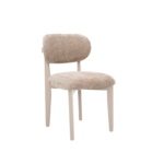 De CHAIR SILLA ZB-5684 heeft bruine champagnekleurige poten en een modern minimalistisch ontwerp, met een lichtbeige gestoffeerde zitting en rugleuning tegen een witte achtergrond.