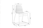Stoel 'Marie' PP Wit (2 per doos): een witte moderne stoel met gebogen rugleuning en metalen poten. Afmetingen-zithoogte: 49 cm, zitbreedte: 44 cm, zitdiepte: 42 cm, totale hoogte: 81 cm, basisbreedte: 44 cm, basisdiepte: 52 cm.