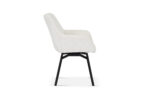 Zijaanzicht van de Stoel 'Modest' Draaibaar Stof Fabb Raven 22 Ecru fauteuil, met licht ecru bekleding en zwarte metalen poten, tegen een witte achtergrond.