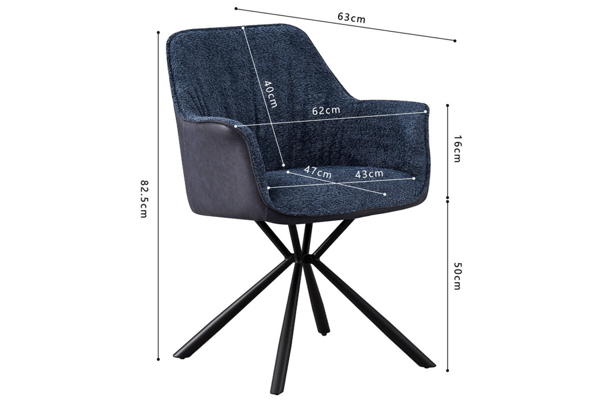 Het SALE - Eetkamerstoel 'Lucie' Bouclé Blauw Vloerkleed PU Blauw (2 per doos) heeft donkerblauwe bekleding, zwart metalen poten en afmetingen: H82,5cm, B63cm, zitting H50cm, arm H61cm, rug H40cm, zitting D47cm/W43-62cm.
