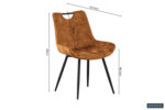Eetkamerstoel 'Nina' Fluweel Goud (2 per doos) getoond in een hoek met zwarte metalen poten. Zwarte pijlen geven aan: hoogte 84 cm, zithoogte 46,5 cm, zitbreedte 43-56 cm, zitdiepte 40 cm, totale diepte 62,5 cm. Rousseau logo in hoek.