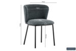 De Stoel 'Arthur' Stof Ote Belfast 39 Donkergrijs heeft donkergrijze bekleding, een gebogen rugleuning, zwarte metalen poten en afmetingen: 54cm rugleuningbreedte, 52cm zitbreedte, 45cm zitdiepte, 49,5cm zithoogte en 76cm totale hoogte. Twee per doos.