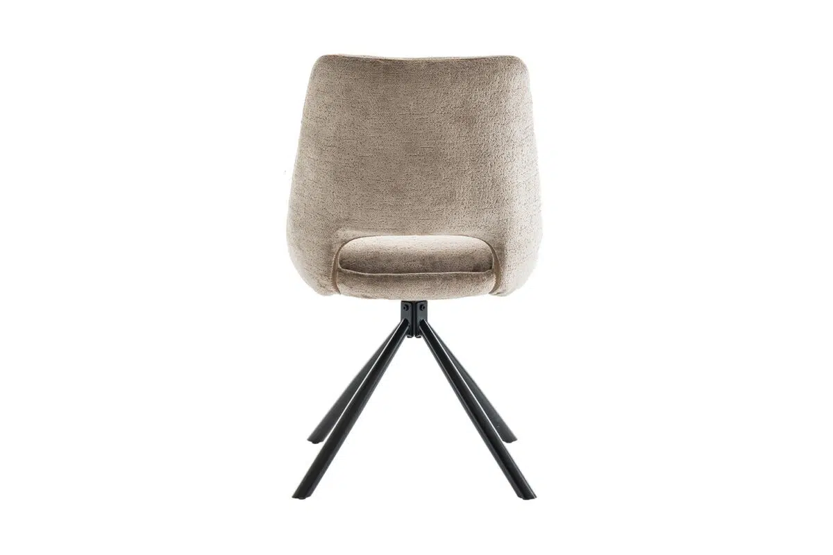Beige stoel met een hoge rugleuning en zwarte metalen poten, gezien van achteren.