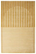 Het Fano Wild Wonder 200x300 vloerkleed heeft een geometrisch ontwerp met verticale gouden en witte strepen op de bovenste helft, een kruisende boog en horizontale gouden en witte strepen op de onderste helft.