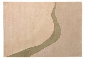 Het Organix 750 Khaki 160x230 vloerkleed heeft een minimalistisch, abstract ontwerp met zachte pastelkleuren en een golvende olijfgroene lijn die lichtroze en beige secties verdeelt.