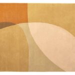 Het Shades 510 Gold 160x230 vloerkleed heeft een modern geometrisch ontwerp met abstracte, overlappende vormen in beige, bruine en oranje tinten.