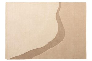 Het Organix 210 Linnen 160x230 is een rechthoekig beige vloerkleed met golvende lijnen die twee beige tinten verdelen, waardoor een abstracte, minimalistische look ontstaat.