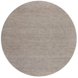 De Valentino Taupe 820 240Ø is een rond, lichtbruin vloerkleed met een subtiel geweven patroon tegen een witte achtergrond.