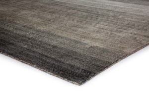 Een close-up van het rechthoekige Portofino Grey 03 200x300 vloerkleed toont het subtiele verlooppatroon, dat overgaat van donkergrijs naar lichtgrijze tinten, op een witte achtergrond.
