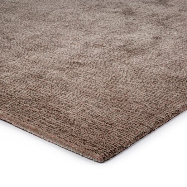 Een close-up van het vloerkleed Rome Grey 03 200x300 toont de rechthoekige vorm, het grijze oppervlak met textuur en de strakke randen tegen een witte achtergrond.