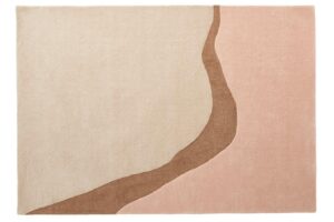 De Organix 620 Blush 200x290 is een vierkant vloerkleed met abstracte vormen in beige en blush roze, gescheiden door een verticale golvende bruine lijn. Het minimalistische, moderne ontwerp voegt stijl toe aan elke kamer.