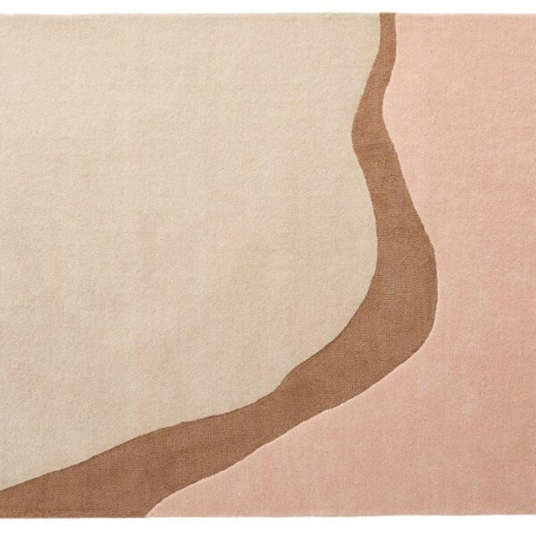 De Organix 620 Blush 200x290 is een vierkant vloerkleed met abstracte vormen in beige en blush roze, gescheiden door een verticale golvende bruine lijn. Het minimalistische, moderne ontwerp voegt stijl toe aan elke kamer.