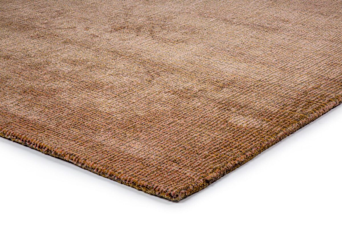 Een close-up van het Rome Gold 05 200x300 rechthoekige vloerkleed in gedempt bruin en beige, met het geweven patroon en de afgewerkte rand tegen een witte achtergrond.