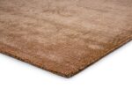 Een close-up van het Rome Gold 05 200x300 rechthoekige vloerkleed in gedempt bruin en beige, met het geweven patroon en de afgewerkte rand tegen een witte achtergrond.