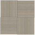 De Akupanel Eiken Light Naturel 60 x 60 cm akoestische wandpanelen hebben een geometrisch raster van vier vierkanten: twee met verticale beige en zwarte strepen, twee met horizontale strepen, om en om.