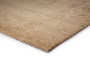 Een close-up van het San Stefano Light Beige 07 vloerkleed (200x300), met zijn rechthoekige vorm, subtiele textuuroppervlak en lichtbeige kleur tegen een witte achtergrond.