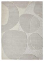 Het Bolsena Lago Grey 300x271 vloerkleed heeft een abstract ontwerp in lichtgrijs en beige met overlappende ronde vormen en subtiele structuurpatronen.