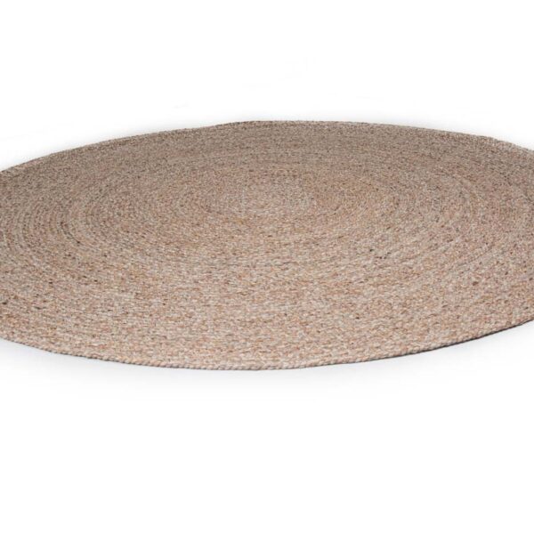 Het Bellano ST 142 Beige 200Ø is een rond gevlochten tapijt in beige op een witte achtergrond. Het heeft een subtiel spiraalgeweven patroon en een natuurlijke vezeltextuur.