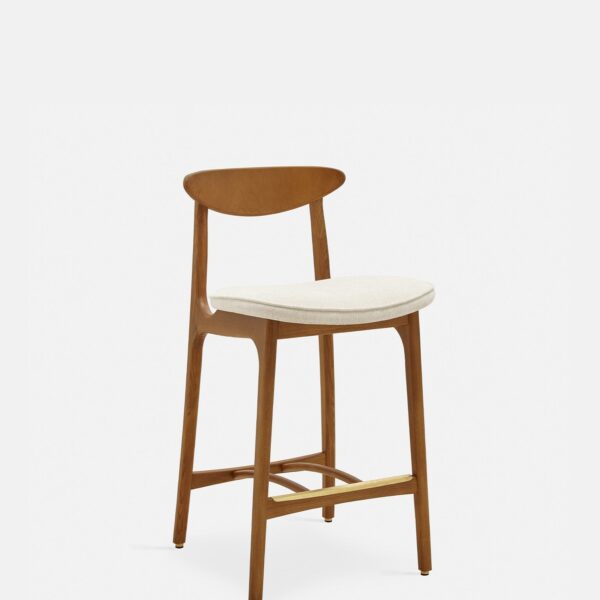 De 200-190 Barkruk S/65 heeft een mix van een marmeren witte zitting met kussens en een donker houten frame met een gebogen rugleuning, tegen een effen witte achtergrond.