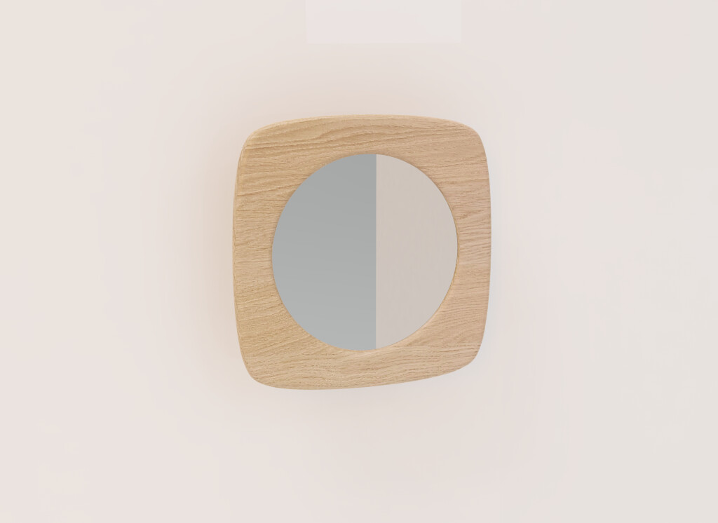 De SENTO SPIEGEL80 E02M, een ronde spiegel met een licht houten, vierkante lijst, wordt gemonteerd op een effen, lichtgekleurde muur.