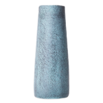 De Vaasje Langwerpig Blauw (set van 4) heeft hoge, cilindervormige blauwe vazen met een gestructureerd oppervlak, een iets bredere basis en een smalle, rechte opening aan de bovenkant.