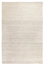 Het Valentino Kiezel 800 170x230 is een rechthoekig, lichtbeige geweven vloerkleed met een subtiel structuurpatroon zonder zichtbare dessins of randen, tegen een effen witte achtergrond.
