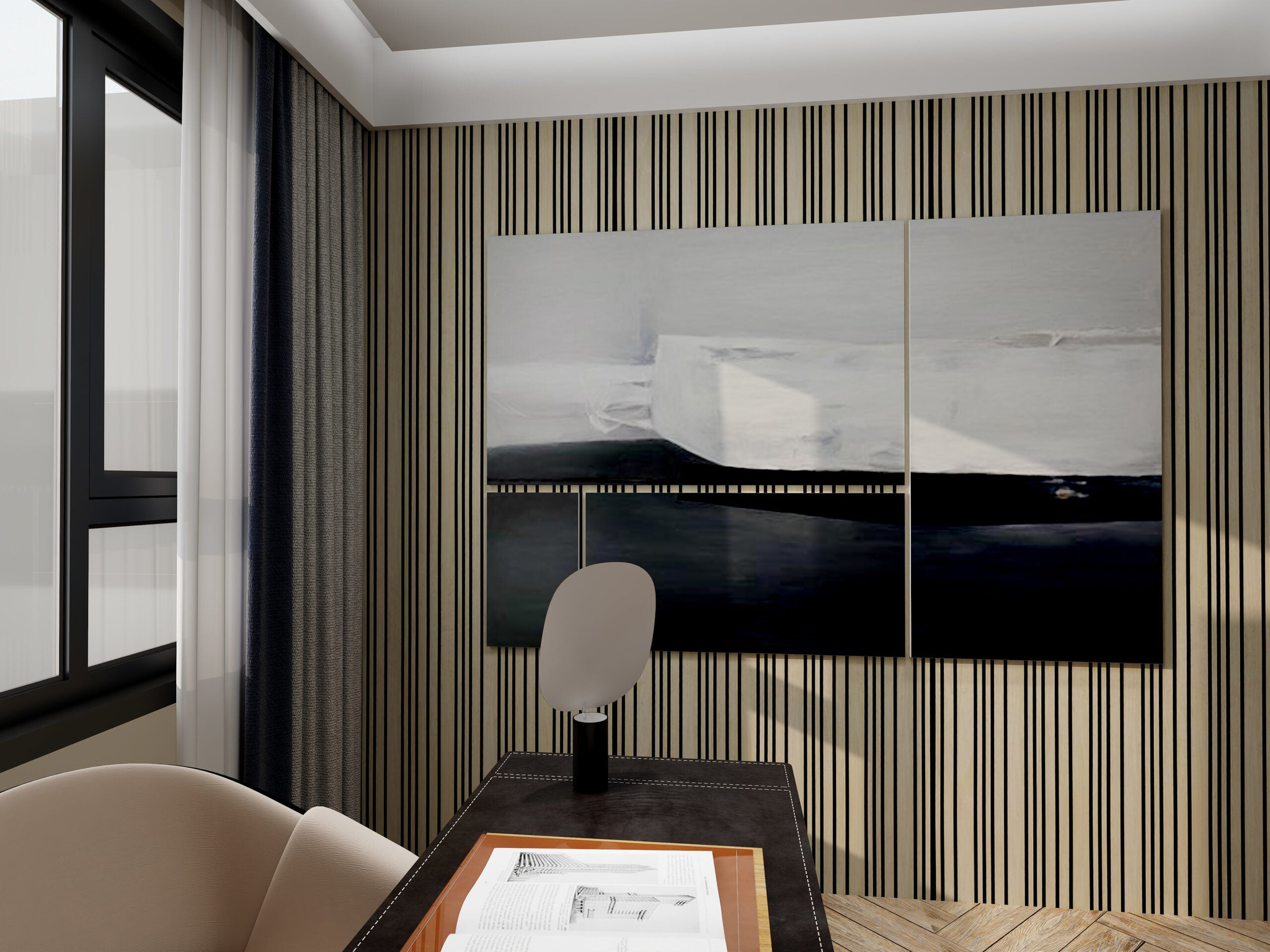 Een modern kantoor met een bureau, beige stoelen en een groot abstract schilderij op een gestreepte accentmuur met Rosenwood Akupanel Akoestische Wandpanelen 270 x 60 cm Natural eiken, plus een raam met transparante en donkere gordijnen die natuurlijk licht binnenlaten.