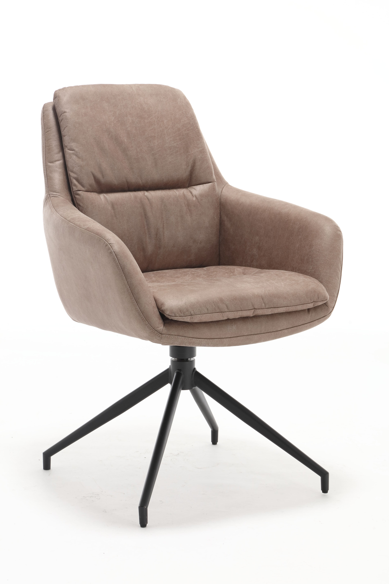 De Stoel Dave Dallas Leather Elephant is een moderne draaistoel met een gecapitonneerde zitting en rugleuning in lichtbruine bekleding, schuine armleuningen en een zwart metalen onderstel met vier poten, afgebeeld tegen een witte achtergrond.