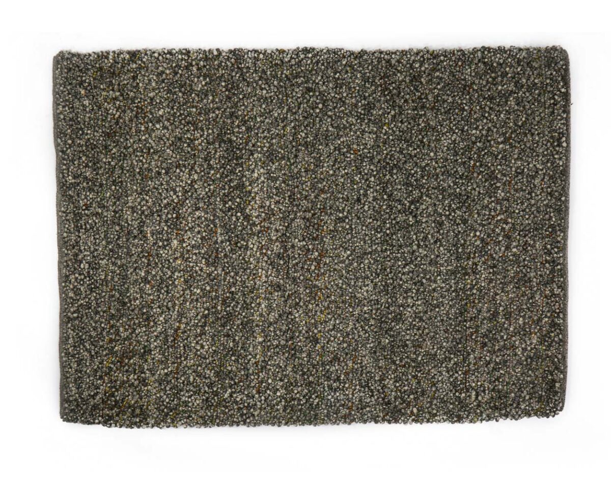 Rechthoekige, platte deurmat Modena Beige 840 (170x230 cm) met een geweven oppervlak met structuur, van bovenaf afgebeeld op een witte ondergrond.