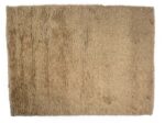 Het Merano Beige 002 170x230 is een rechthoekig, lichtbruin shaggy vloerkleed met een zachte, pluche textuur op een witte achtergrond.