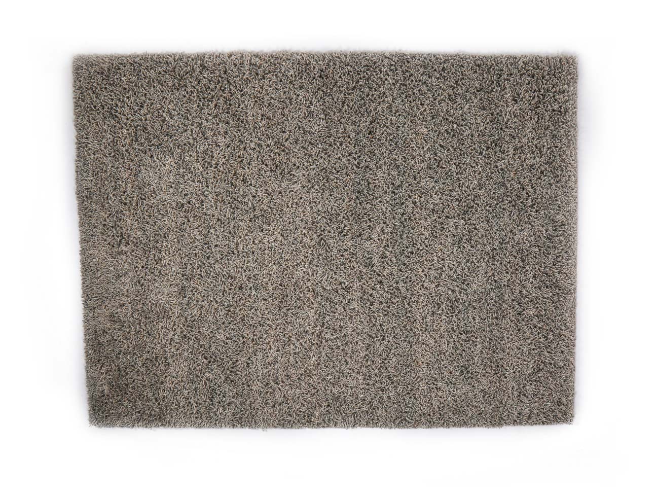Het Berbero Lungo Natural Grey 834 vloerkleed (200x300) is afgebeeld op een witte achtergrond en heeft een zacht, gestructureerd oppervlak in een rechthoekige vorm.