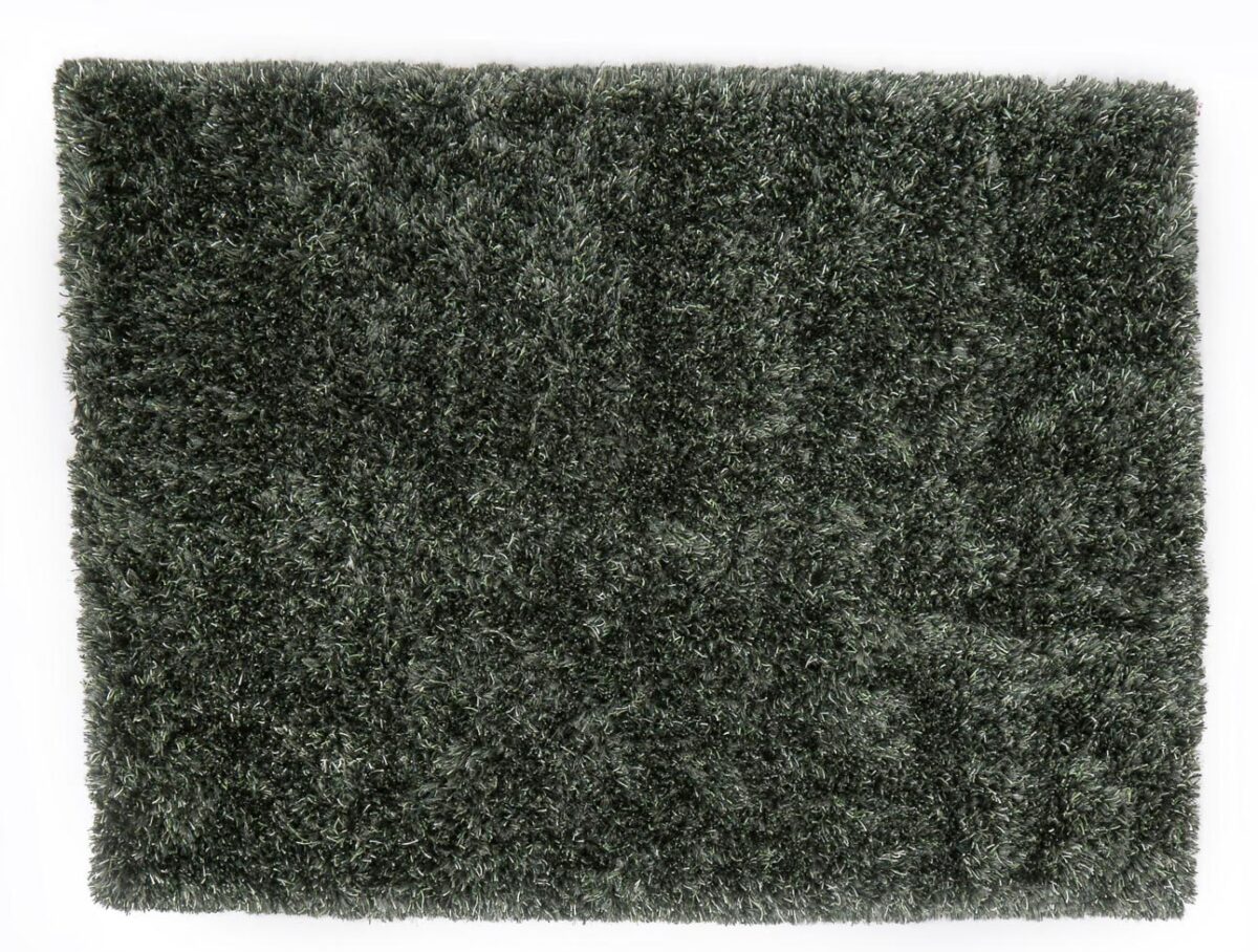 Het New Paulo Dark Green 442 vloerkleed (170x230) is rechthoekig met een dikke, pluche shaggy textuur en gevarieerde groene tinten, afgebeeld op een witte achtergrond.