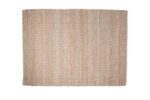 De Verona ST Beige 142 200x300 is een vierkant geweven tapijt met een subtiele natuurlijke textuur en een eenvoudig patroon in beige op een witte ondergrond.