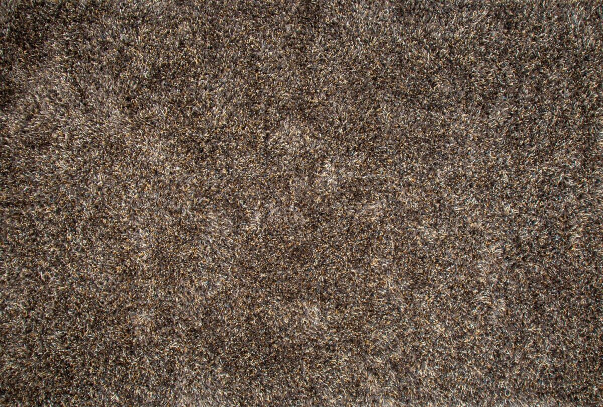 Close-up van het New Paulo Dark Blue/Bronze 270 vloerkleed (170x230 cm), met getextureerde, dikke vezels met subtiele kleurvariaties over het hele oppervlak.