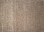 Een close-up van Rome Green 06 200x300 toont de getextureerde, grof geweven stof in lichtbruin en beige, met een subtiel kruisend draadpatroon en een licht oneffen oppervlak.