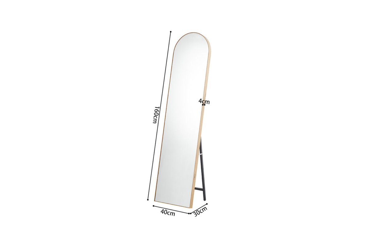 Spiegel 'Rosalie' 160x40 Oude eik (1c): Een hoge, gewelfde spiegel over de volle lengte met een licht eikenhouten lijst en zwarte standaard. Afmetingen: 160 cm hoog, 40 cm breed, 4 cm dik; de voet van de standaard steekt 30 cm uit de spiegel.