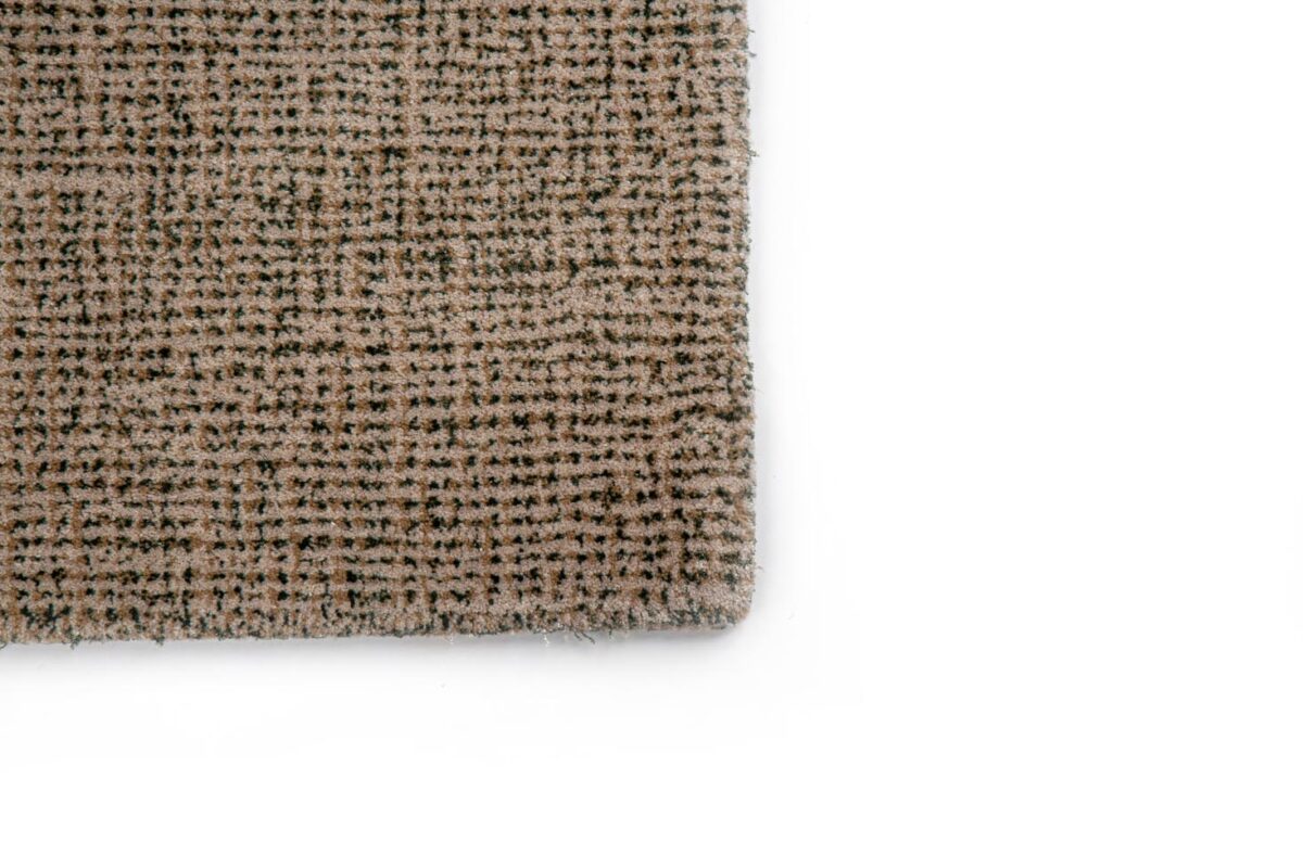 Close-up van de hoek van het Rome Green 06 200x300 tapijt, met een beige geruit patroon op een witte achtergrond. Alleen het gedeelte linksboven toont het tapijt; de rest is witte ruimte.