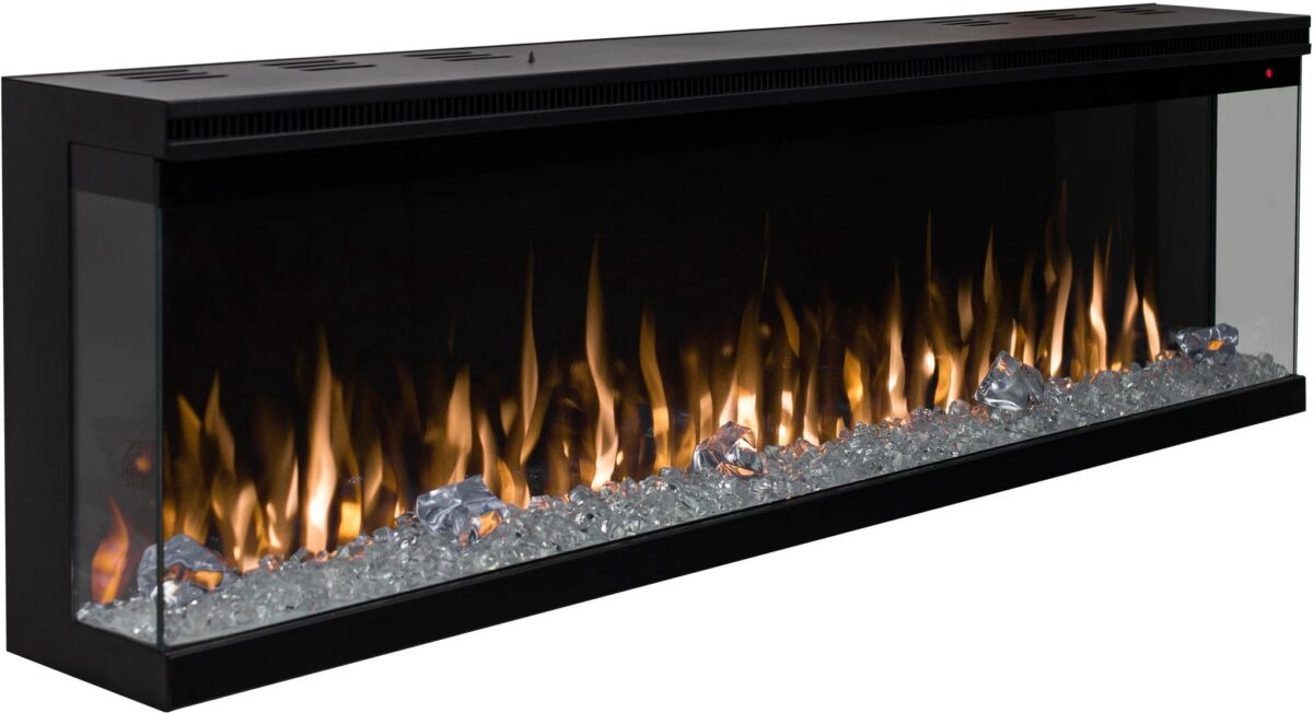 De Elektrische sfeerhaard Platina 3D - 3 zijdige haard heeft een modern zwart frame, glazen zijkanten en realistische geeloranje vlammen boven heldere kristallen voor een elegante sfeer.