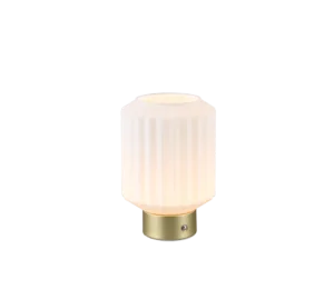 De REALITY Tafellamp LORD heeft een matte geribbelde cilindrische glazen kap en een geborsteld gouden metalen voet, die een zacht, warm licht geeft.