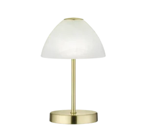 De REALITY Tafellamp QUEEN heeft een modern ontwerp met een ronde messing voet, slanke messing steel en koepelvormige matglazen kap.