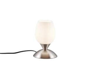 De REALITY Tafellamp CUP II, met een matwitte glazen kap en metalen voet met een zwart netsnoer, staat op een grijs oppervlak tegen een effen grijze achtergrond.