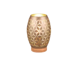 De REALITY Tafellamp BIDAR heeft een ovale vorm, metalen afwerking en geometrische uitgesneden patronen. Hij staat op een kleine houten voet en straalt een warm gouden licht uit voor een decoratieve touch.