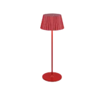 De TRIO Tafellamp Travis is een moderne rode tafellamp met een geplooide lampenkap, slanke steel en ronde voet, afgebeeld op een witte achtergrond.